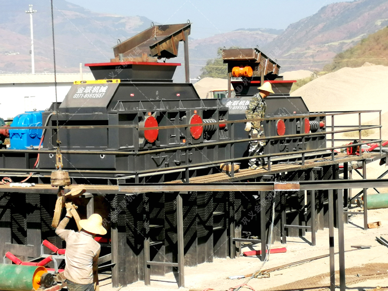 时产30-300吨玄武岩对辊制砂机生产线配置及工艺流程先容